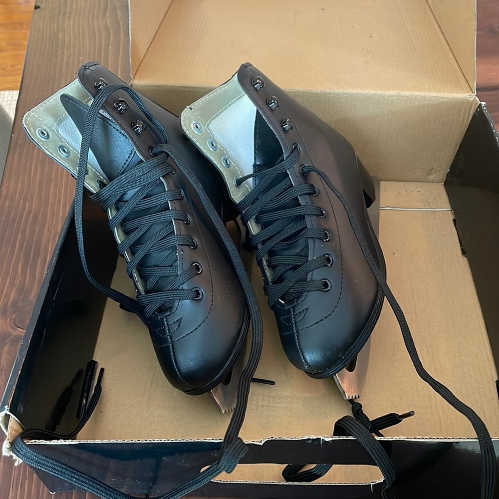 Ice skates size 3 kids